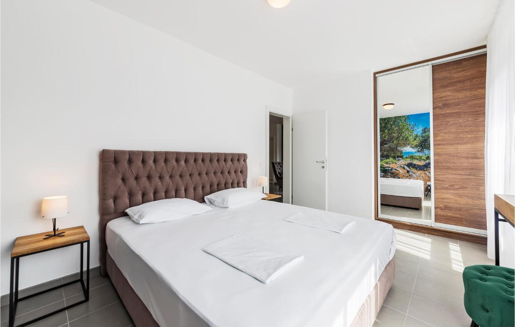 Amazing Apartment In Premantura With Kitchen Dış mekan fotoğraf