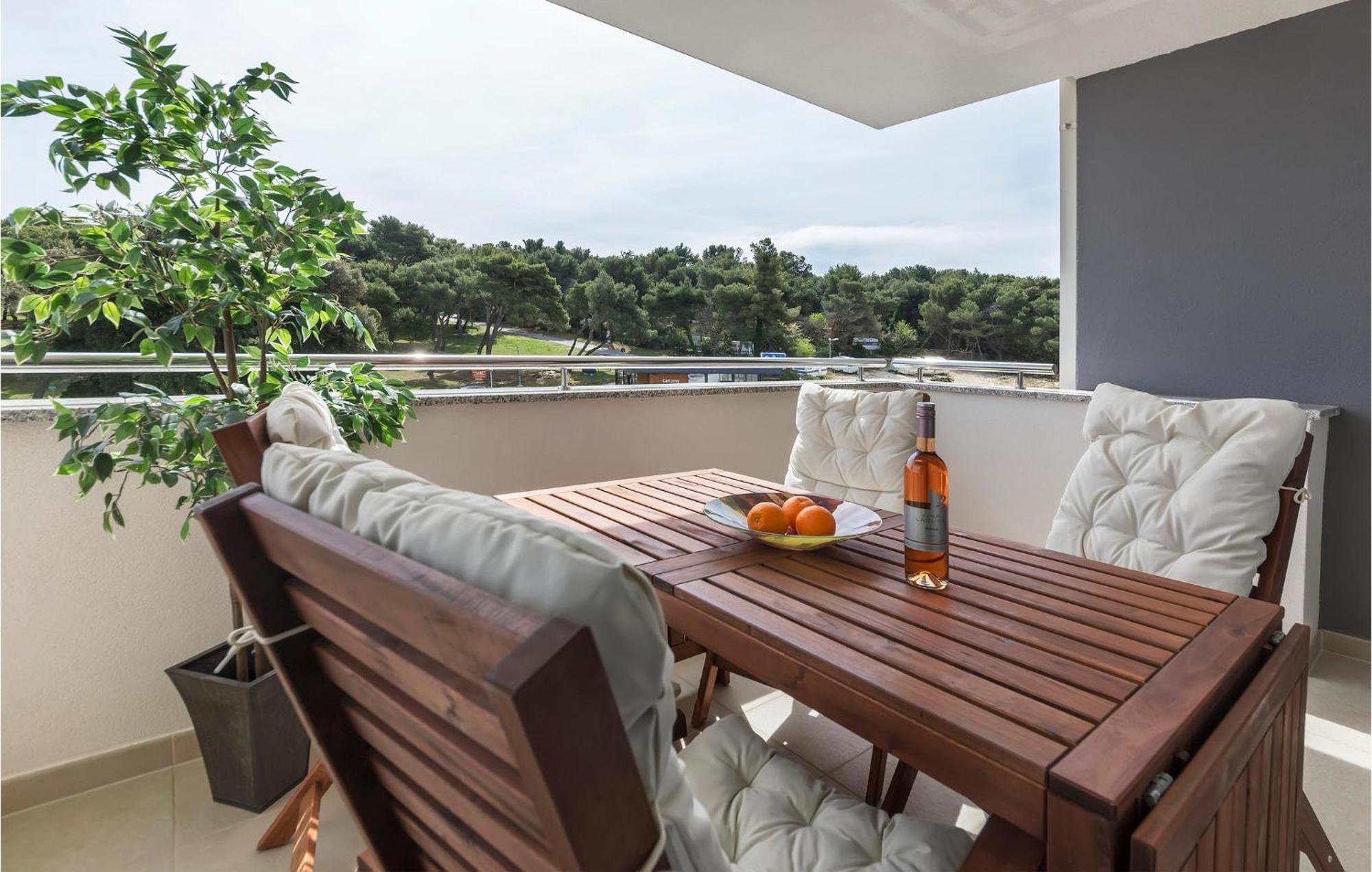Amazing Apartment In Premantura With Kitchen Dış mekan fotoğraf